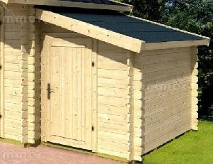 Side shed with interlocking logs